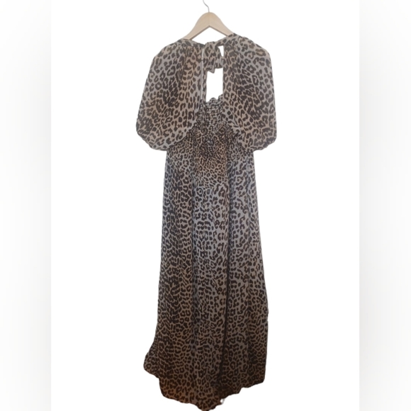 ASOS DESIGN Curve shirred bustier maxi dress with puff  sleeve in animal… - Picture 7 of 11